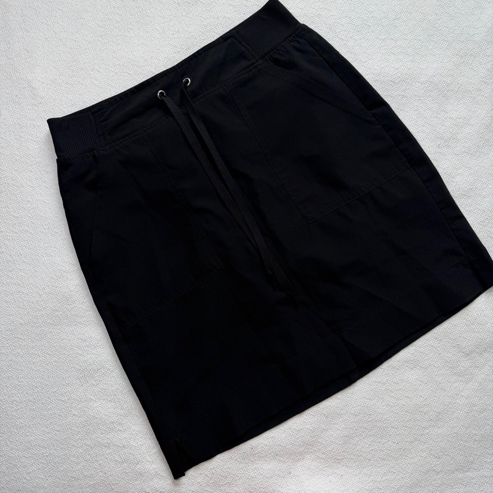 Black Athletic Skort with Drawstring Waist and Built-in Shorts Pockets